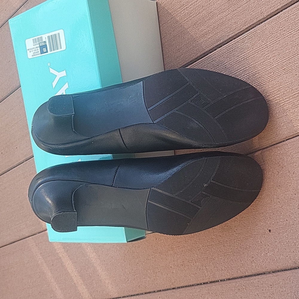 Array Black Low Heels - image 3